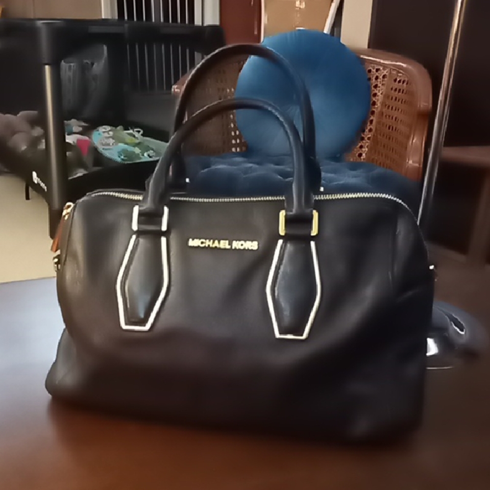 Michael Kors Vanessa Medium Black Leather Chain Crossbody Satchel Bag Purse